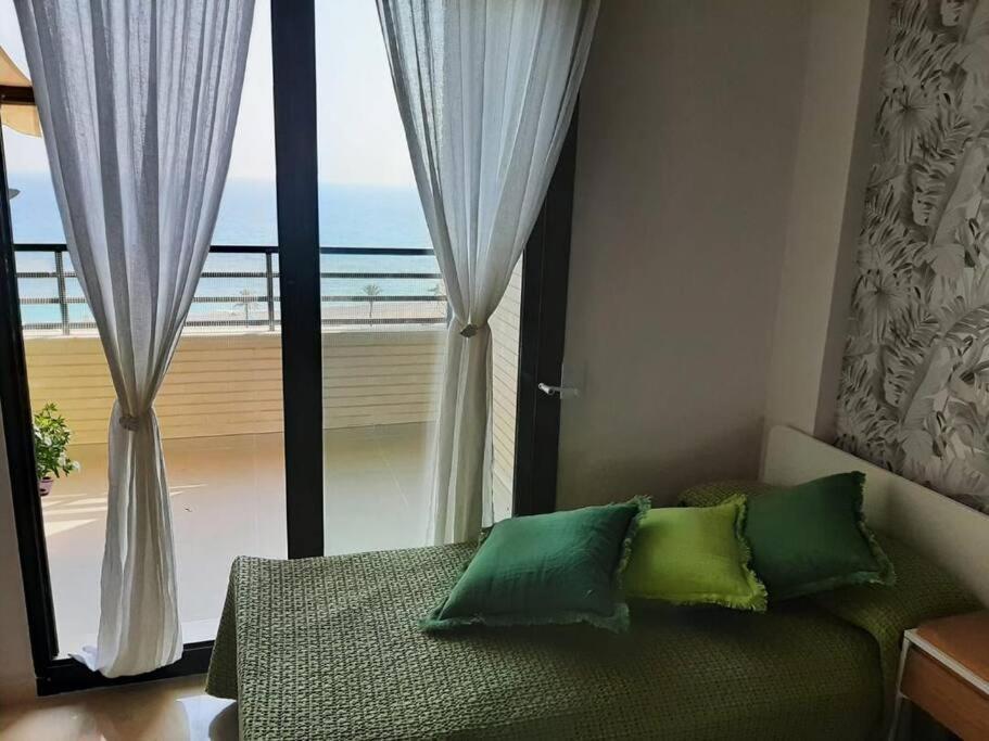 Top-Floor Beachfront Apartment With Parking, Pool, & Spacious Sea-View Balcony 比利亚霍约萨 外观 照片