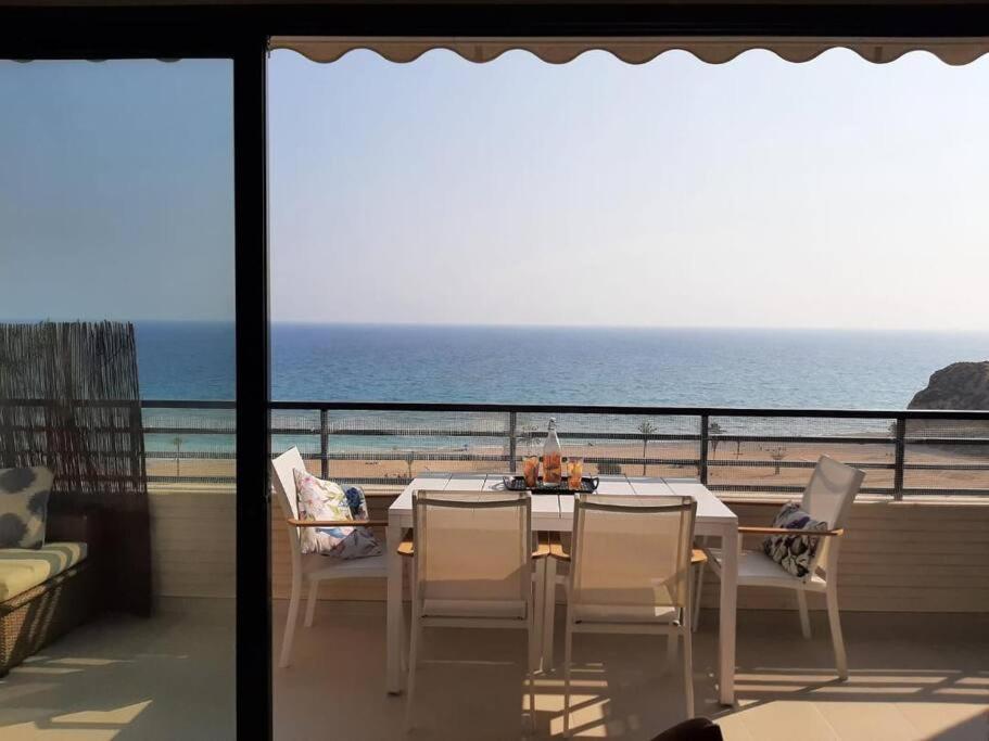 Top-Floor Beachfront Apartment With Parking, Pool, & Spacious Sea-View Balcony 比利亚霍约萨 外观 照片