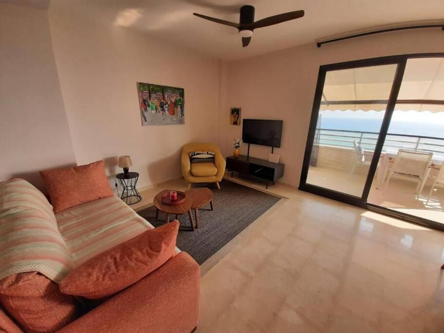Top-Floor Beachfront Apartment With Parking, Pool, & Spacious Sea-View Balcony 比利亚霍约萨 外观 照片
